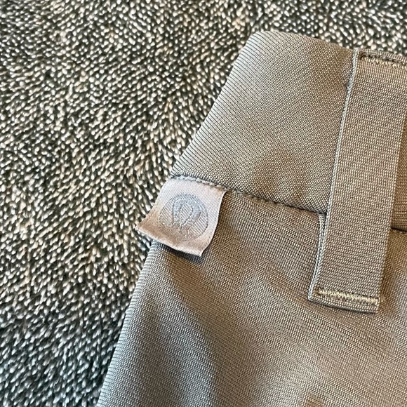 Lululemon Commission Short 7" *Warpstreme
Grey Sage (First Release) Size 30 - Picture 8 of 12